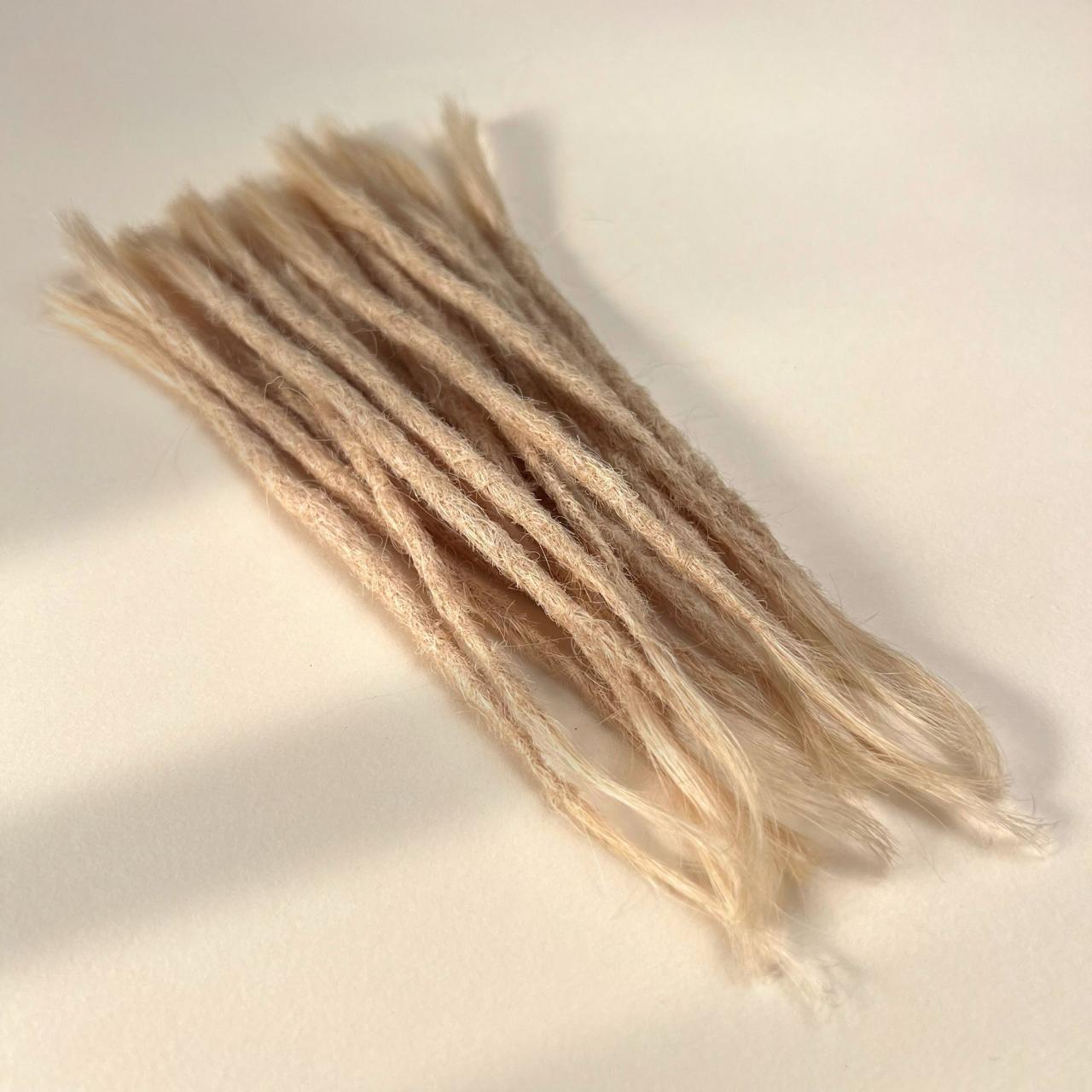 Straight Locs | Wheat Colored 10D | Open Ends