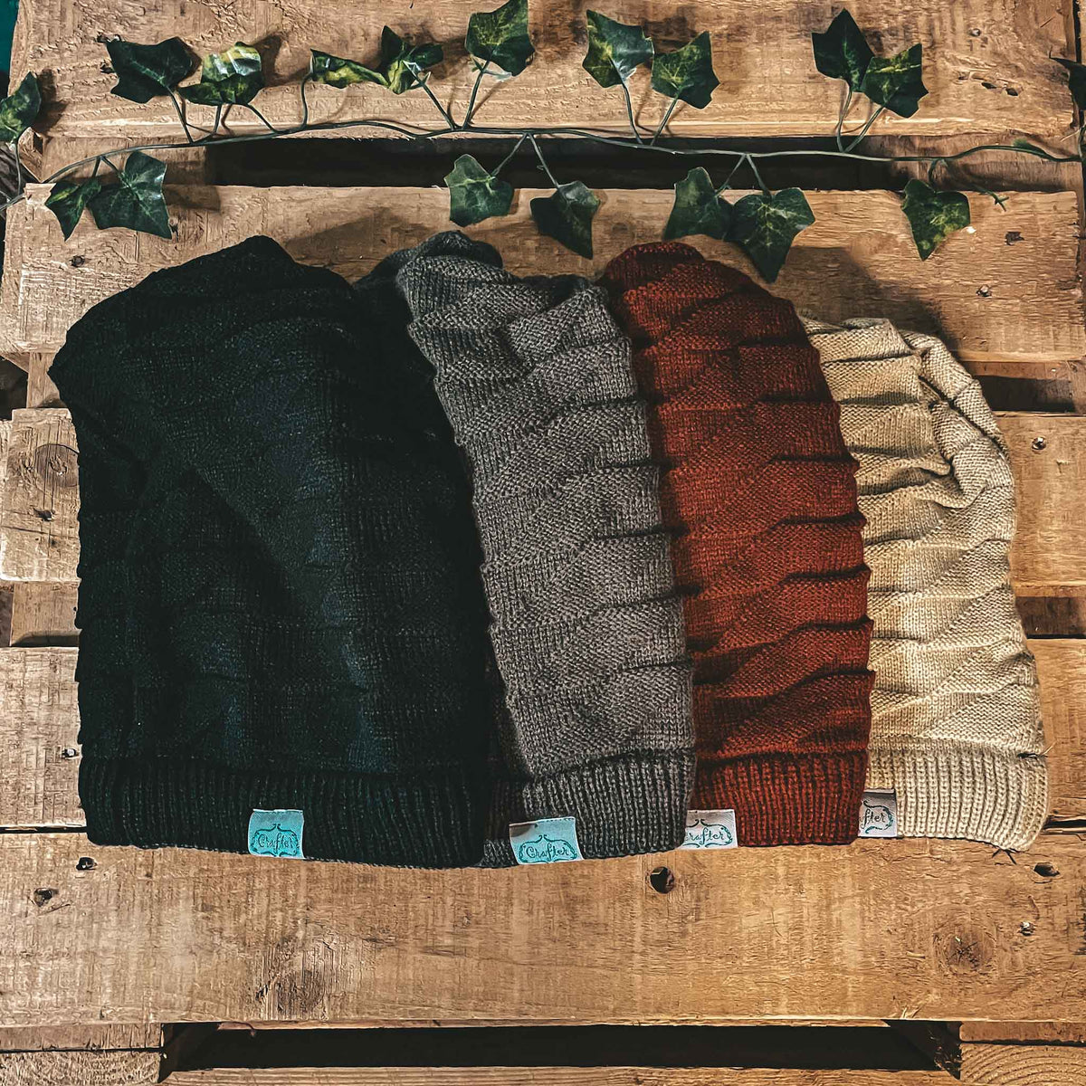 CrafterElena Wavy beanies for locs in black, dark grey, red and beige